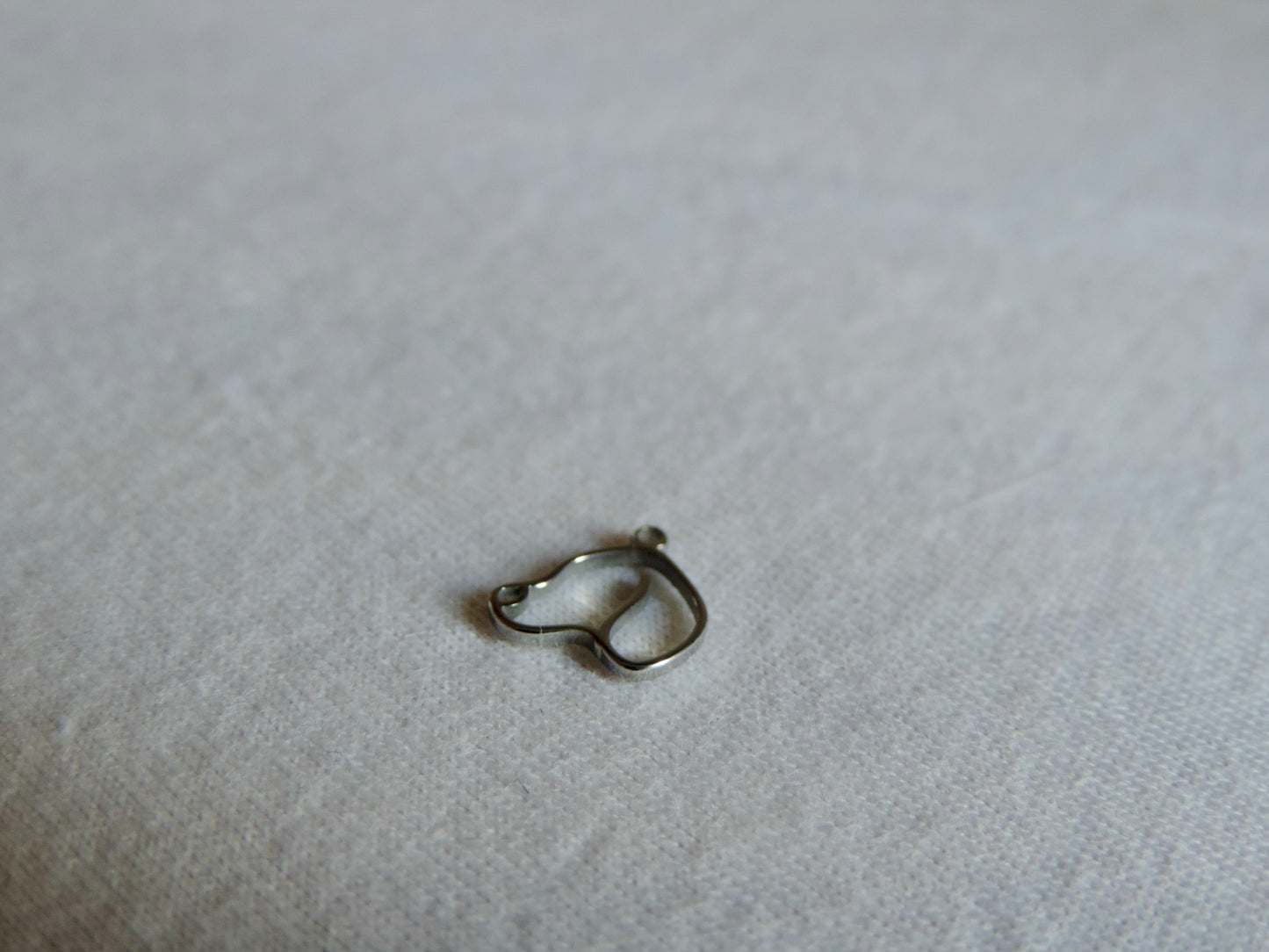 Charm Tête de chien argenté