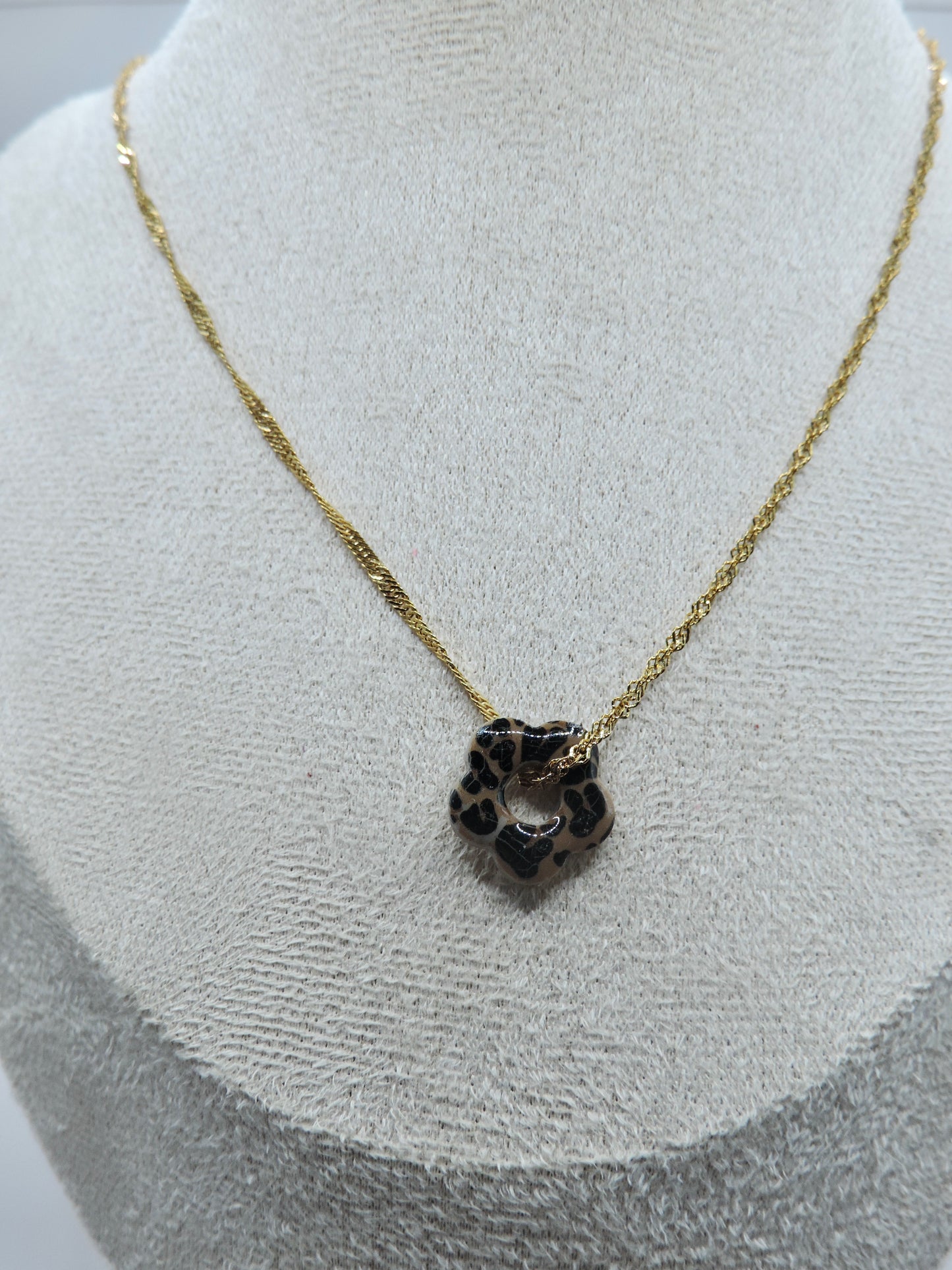 Collier avec pampille en pâte polymère