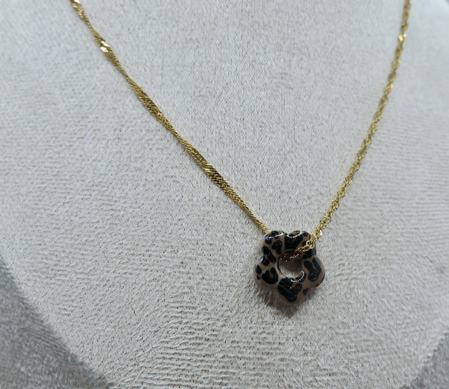 Collier avec pampille en pâte polymère